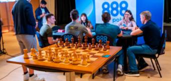 Jugar al ajedrez contra el ordenador